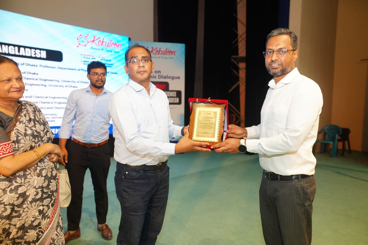 Dhaka seminar moment — engagement