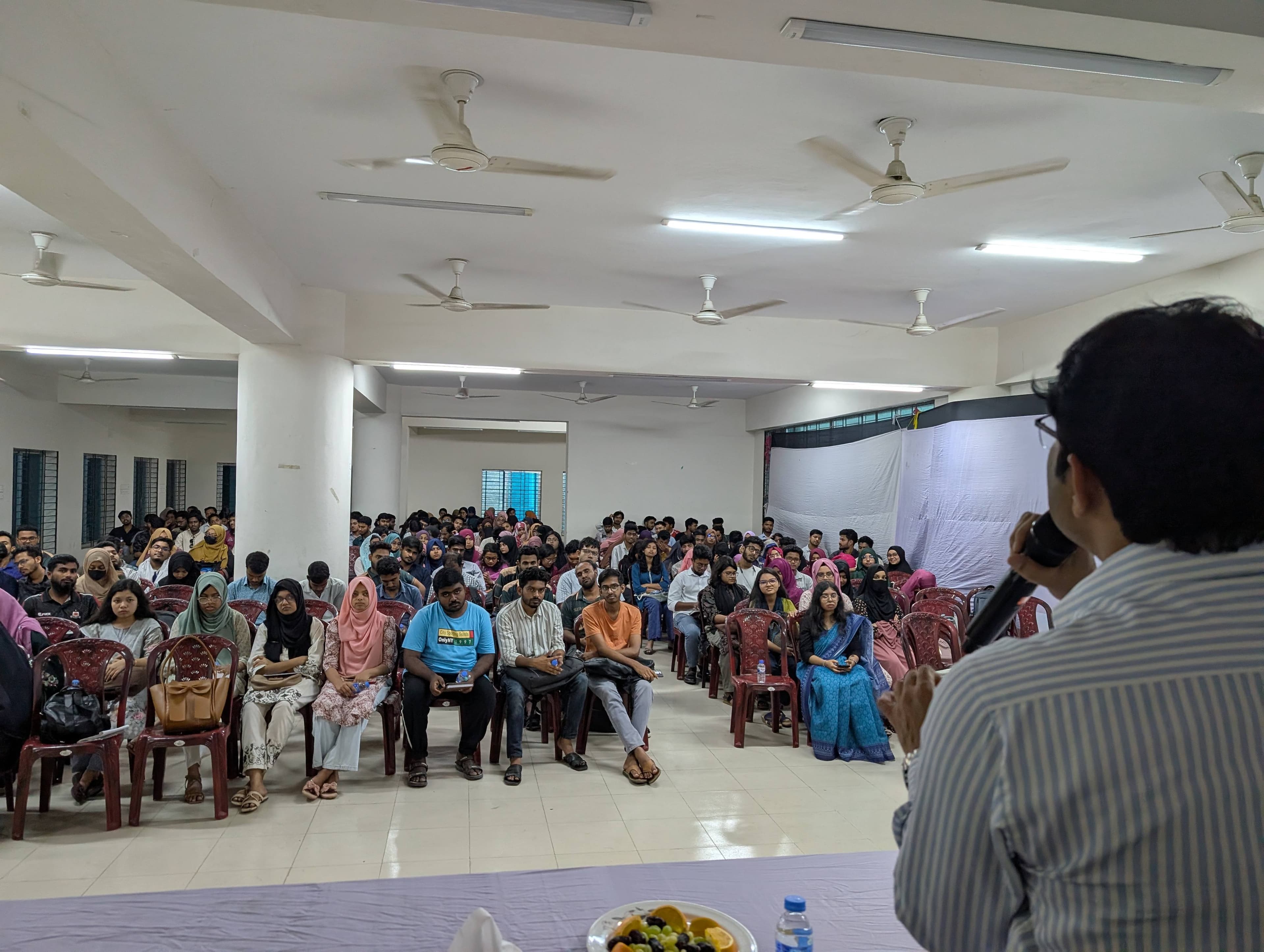 Closing moments and audience interaction at the MBSTU seminar