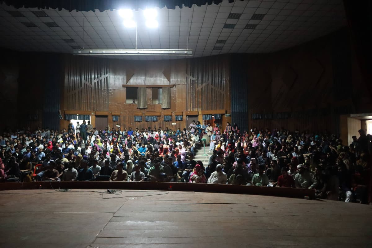 Rajshahi seminar moment — discussion